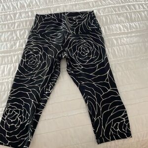 Lululemon rose print high rise crop